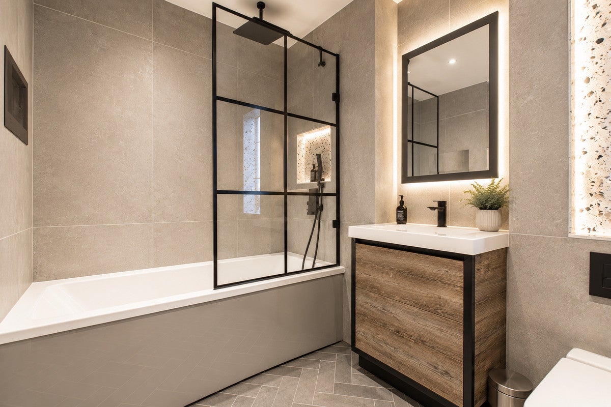 Flat Hewett Street in Greater London