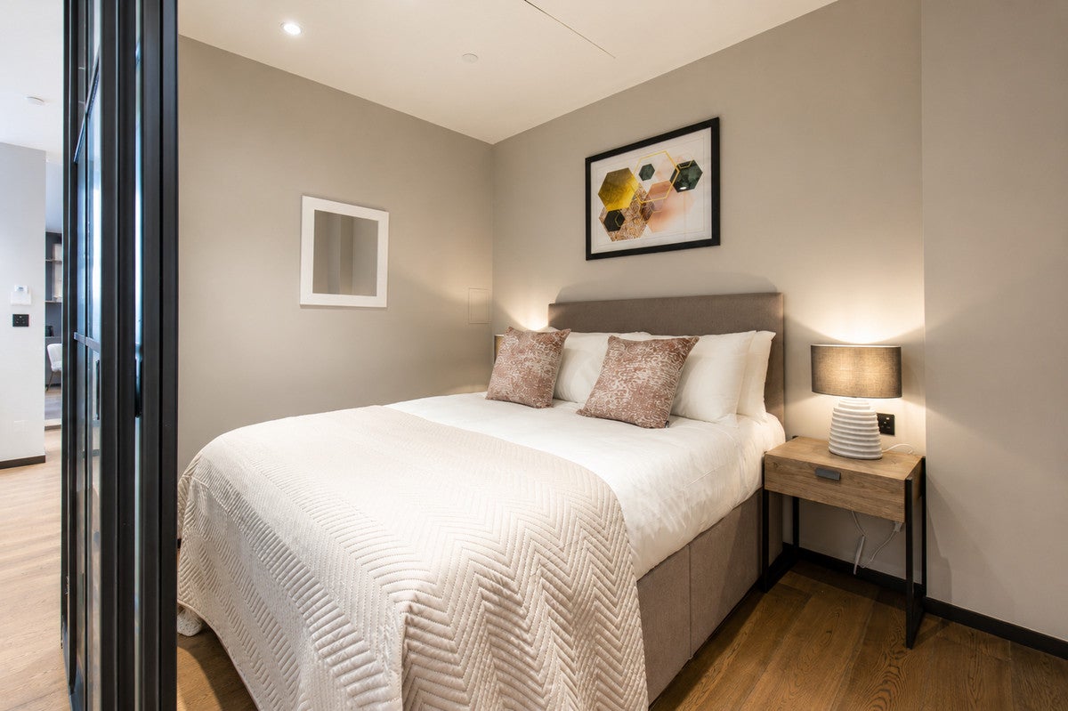Flat Hewett Street in Greater London