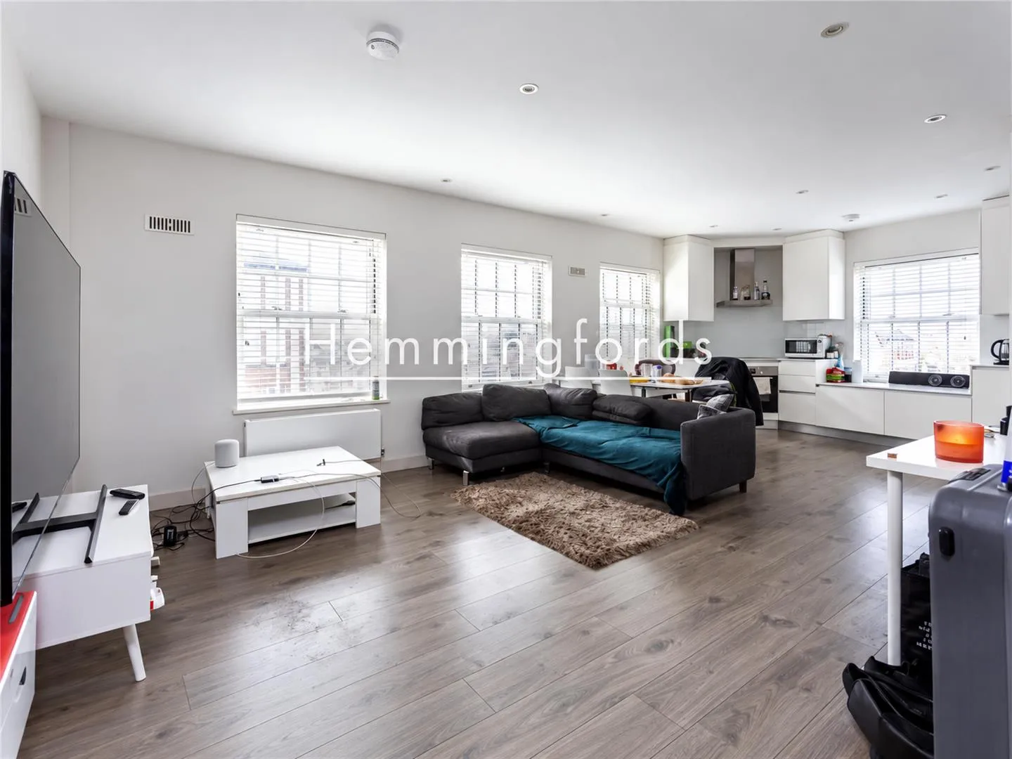 Flat Alderton Way in Greater London