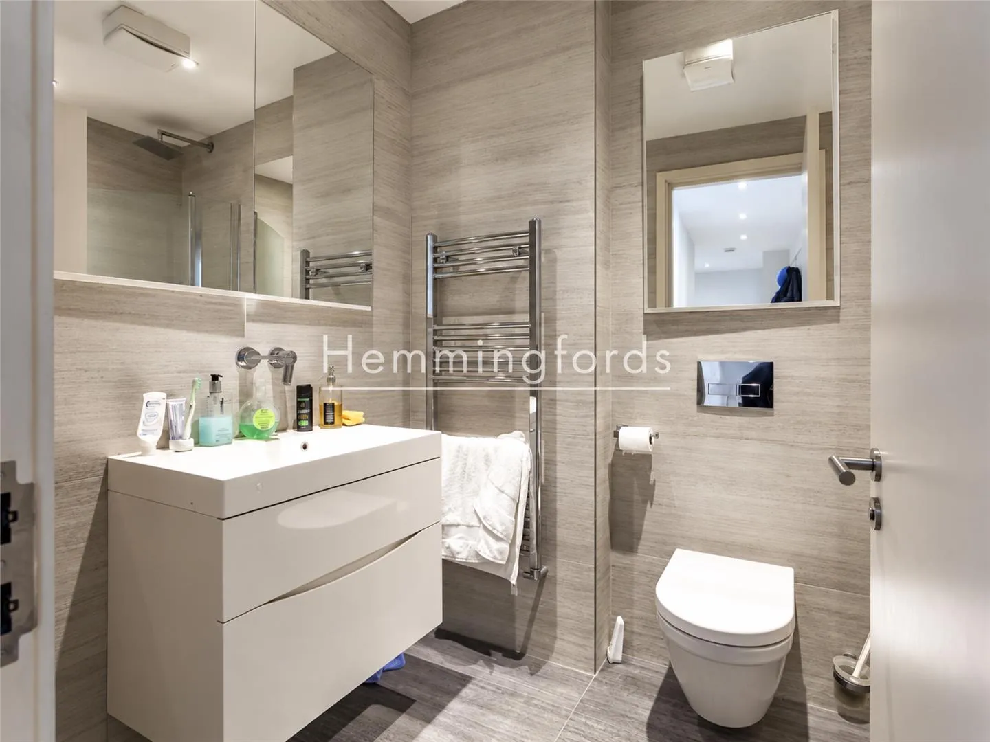 Flat Alderton Way in Greater London
