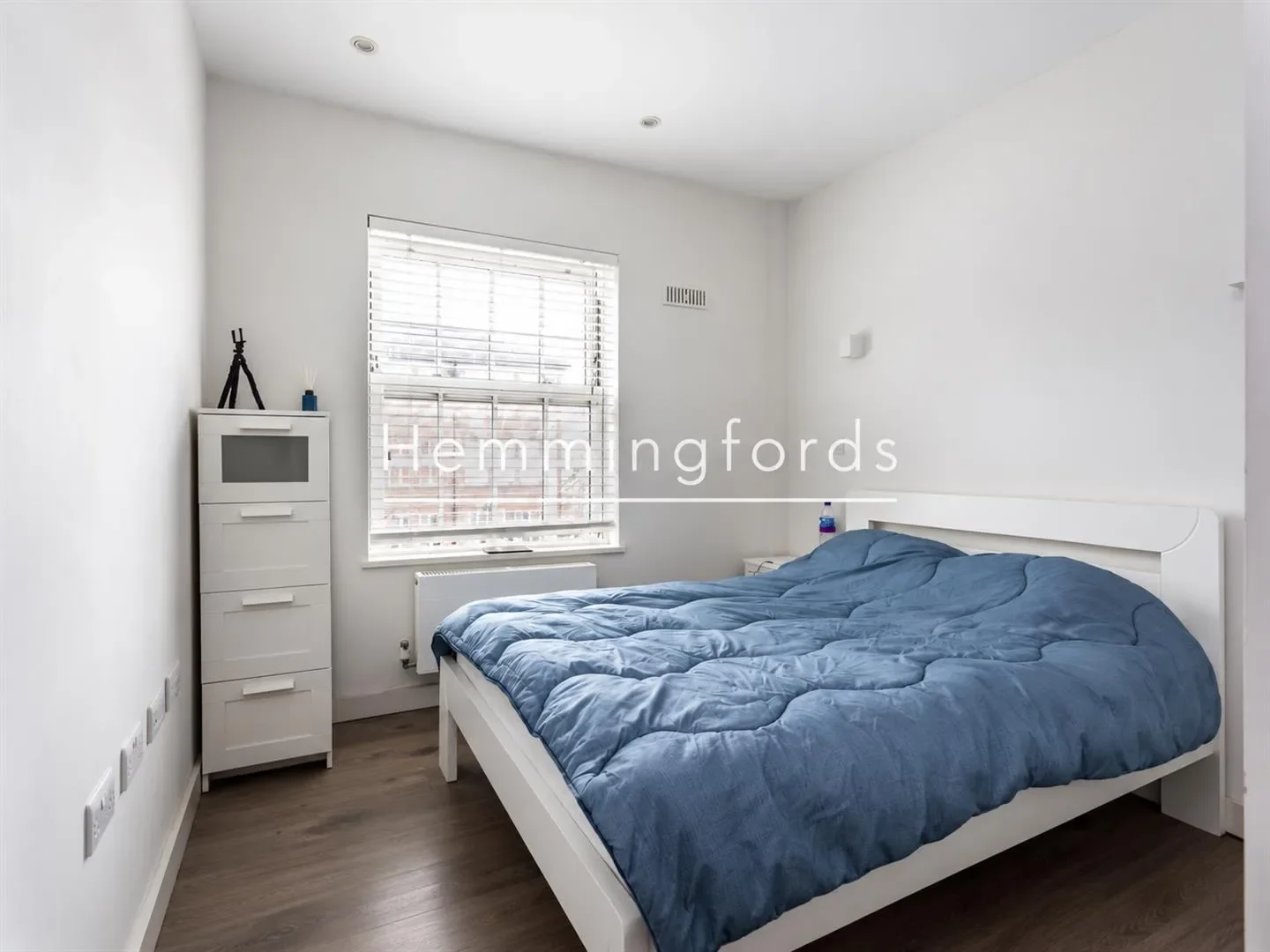 Flat Alderton Way in Greater London
