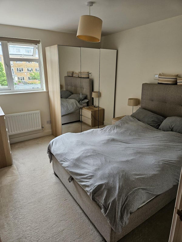 Room Molly Huggins Close in Greater London