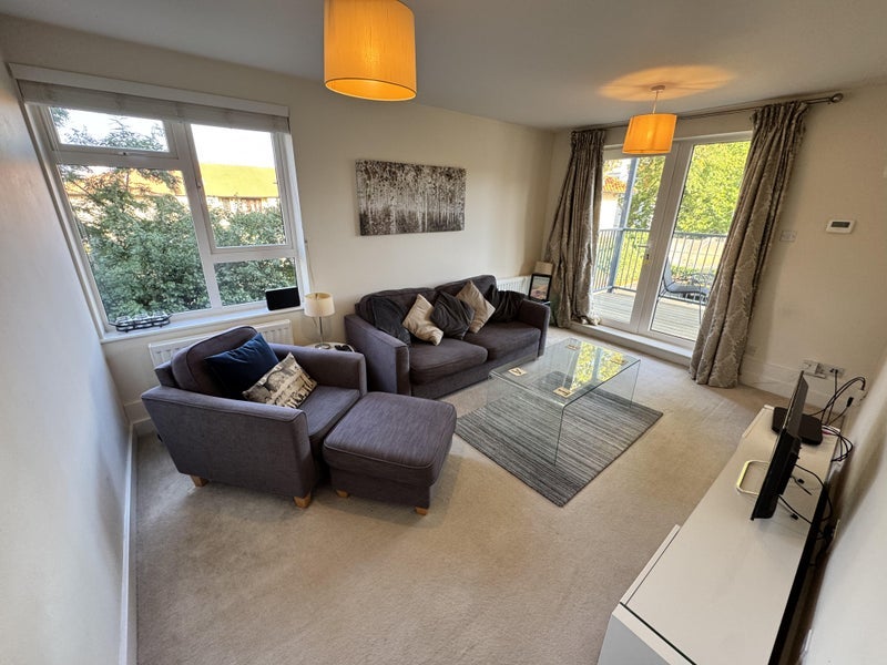 Room Molly Huggins Close in Greater London