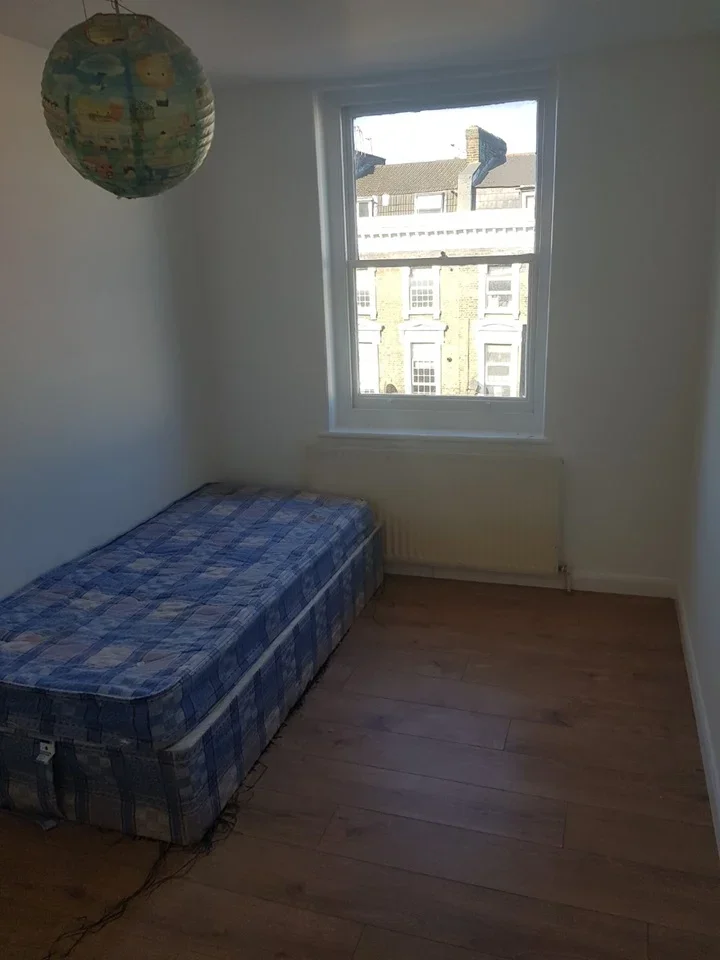 Flat Kingsland Road in Greater London