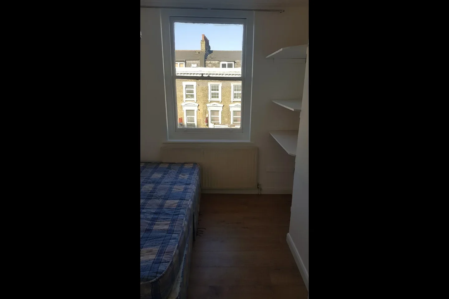 Flat Kingsland Road in Greater London