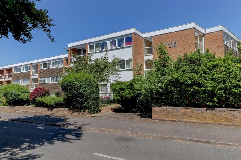 Flat Warren Close in Royal Leamington Spa