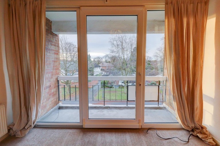 Flat Warren Close in Royal Leamington Spa