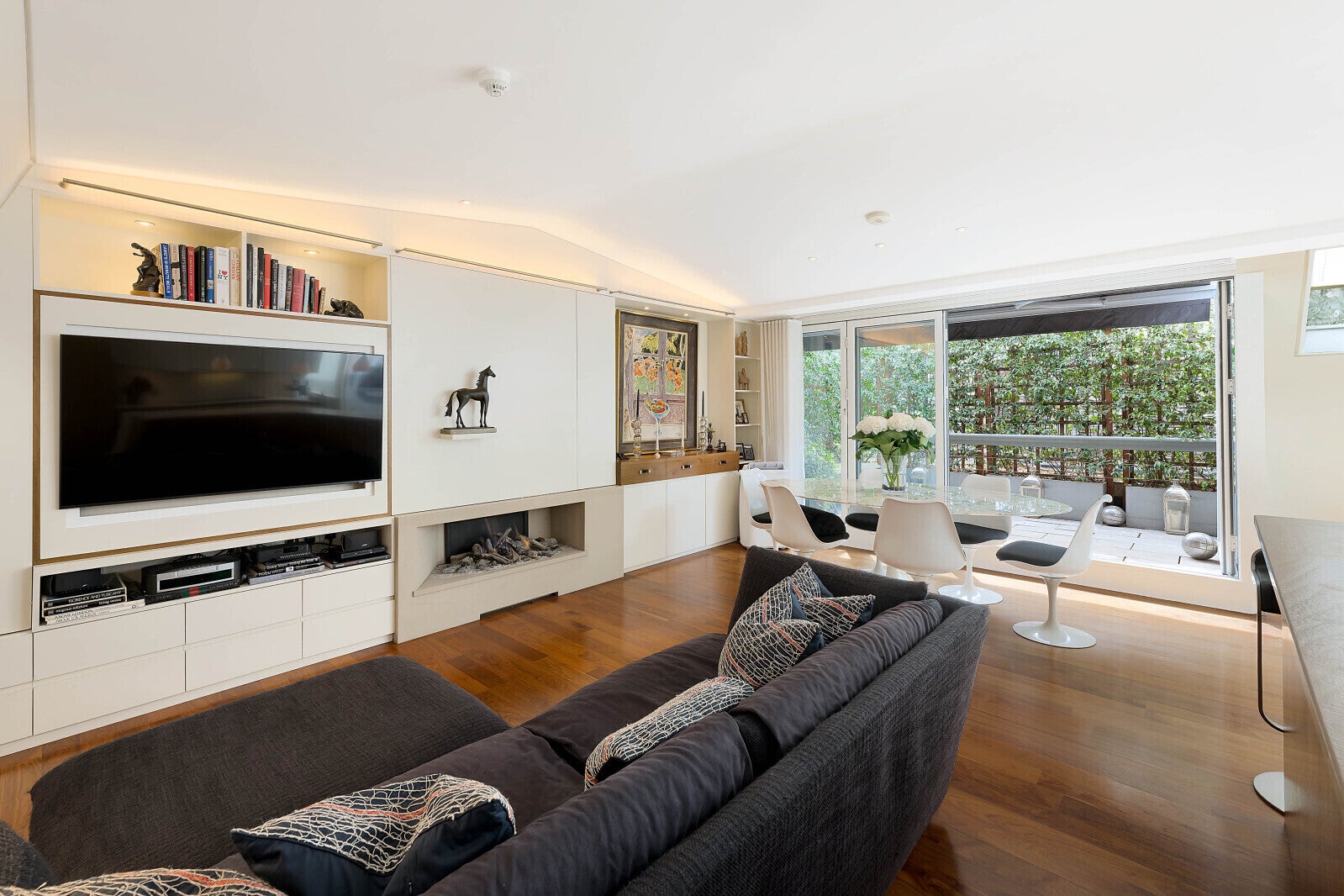 House Cadogan Lane in Greater London