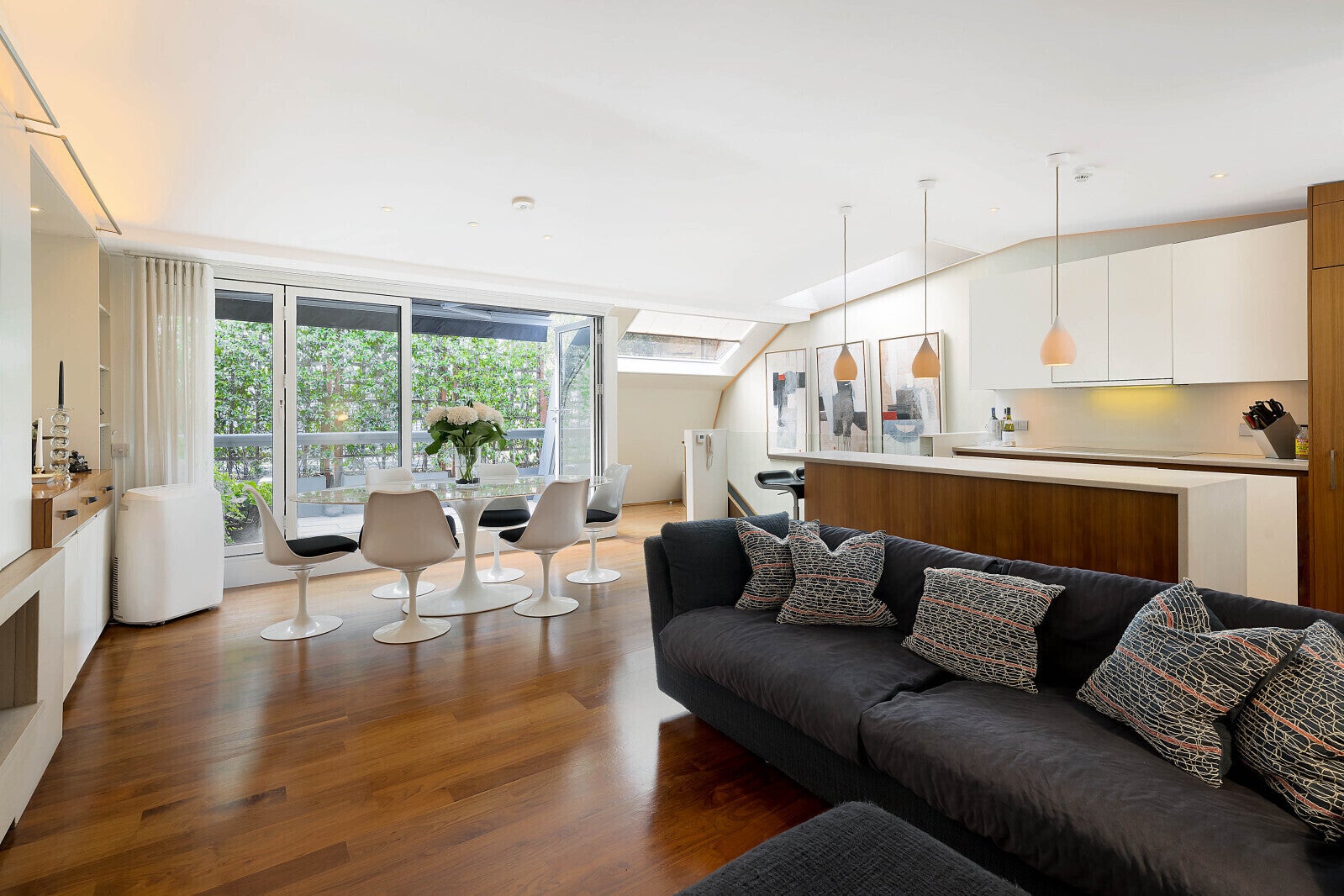 House Cadogan Lane in Greater London