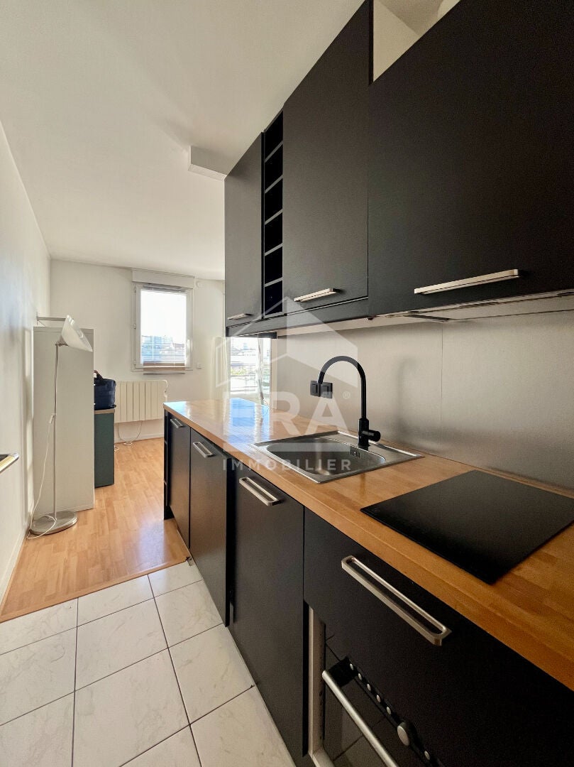 Flat Rue Paul Vaillant-Couturier in Levallois-Perret