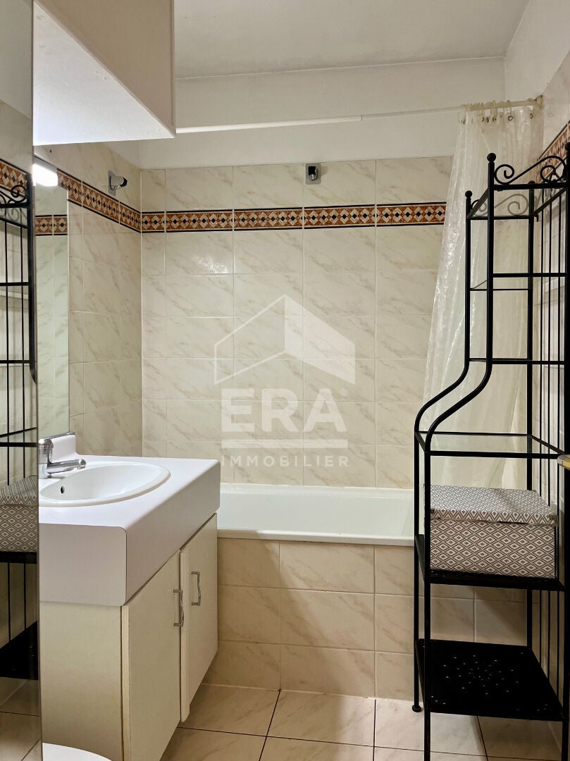 Flat Rue Paul Vaillant-Couturier in Levallois-Perret
