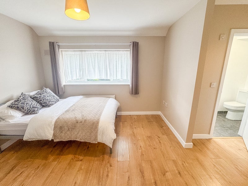 Room Warbank Crescent in Greater London