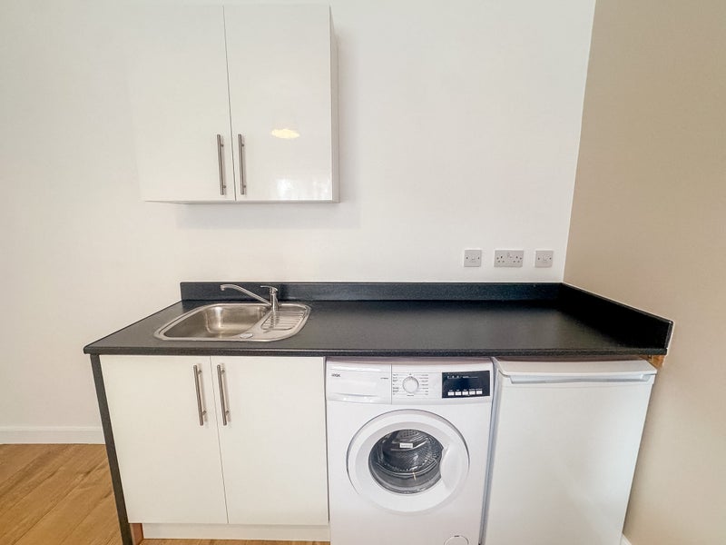 Room Warbank Crescent in Greater London
