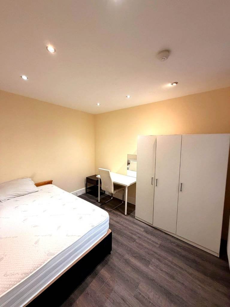 House Hartlepool Close in Manchester