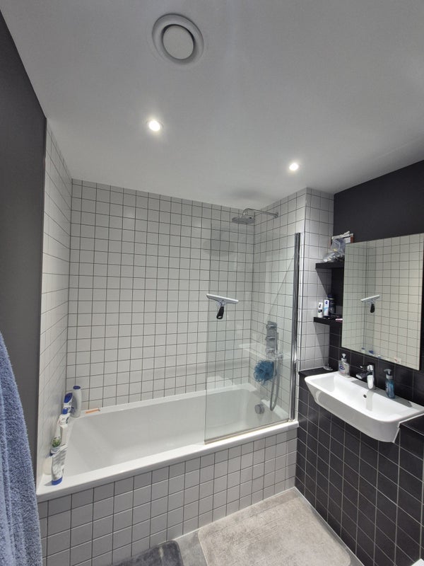 Room Cotton Street in Greater London