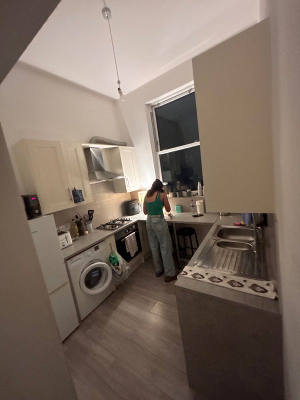 Room Junction Road in Greater London
