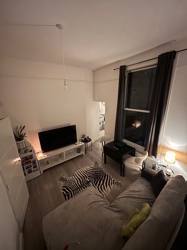 Room Junction Road in Greater London