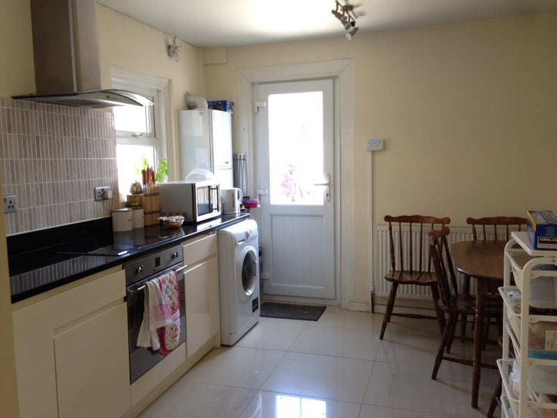 Room Grangewood Street in Greater London