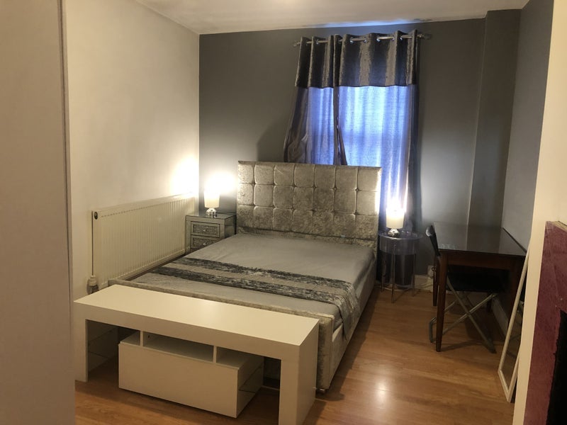 Room Grangewood Street in Greater London