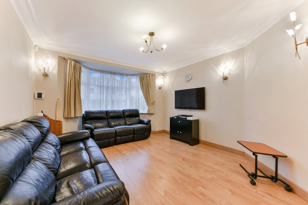 House Garden Avenue in Greater London