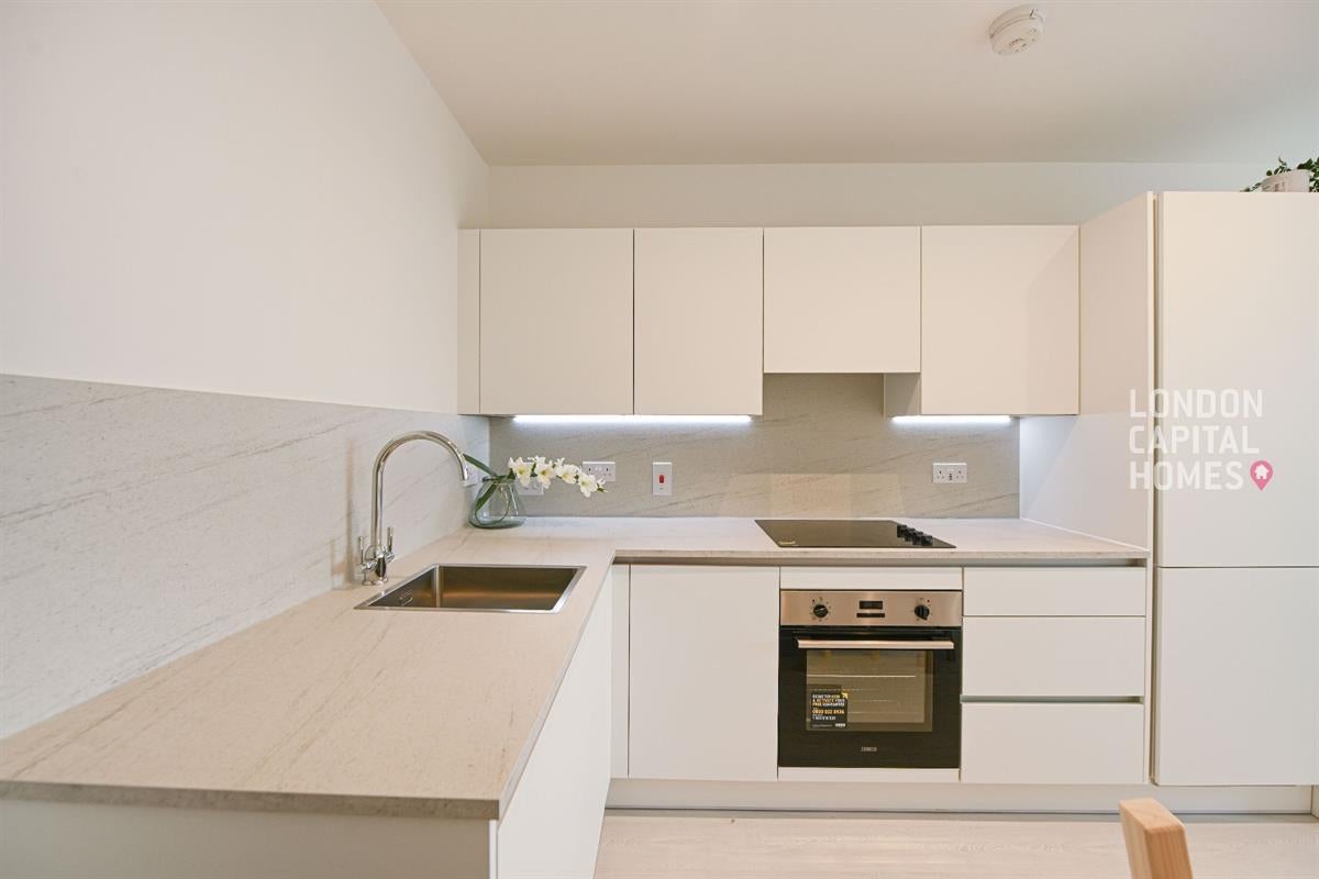 Flat Perryfield Way in Greater London