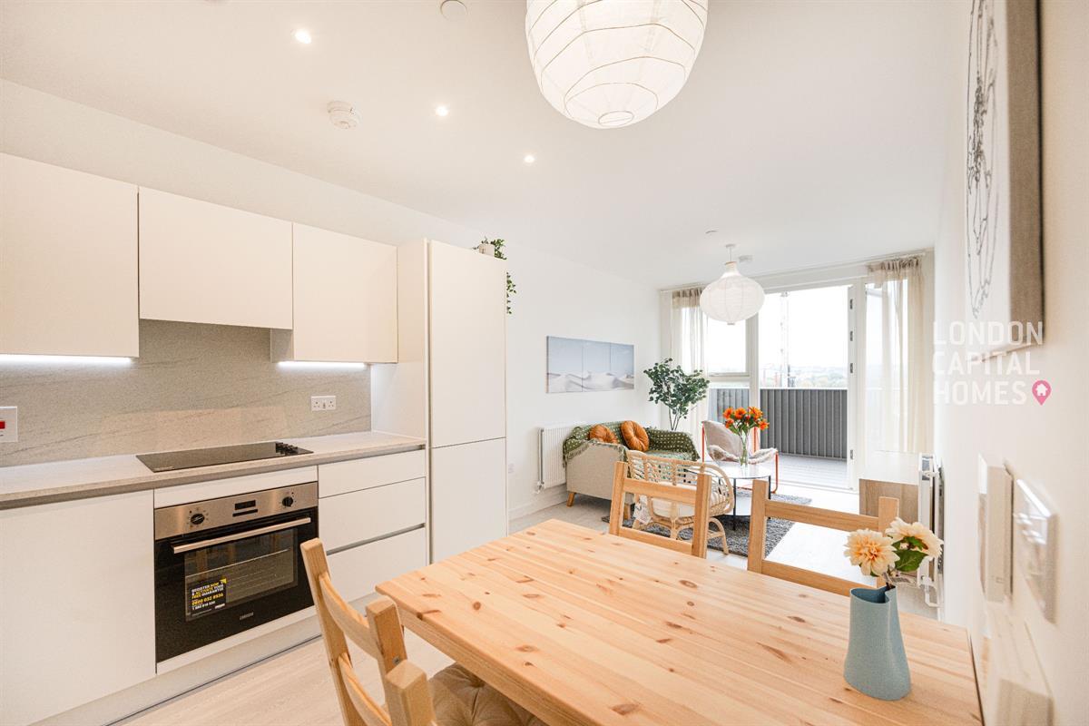 Flat Perryfield Way in Greater London