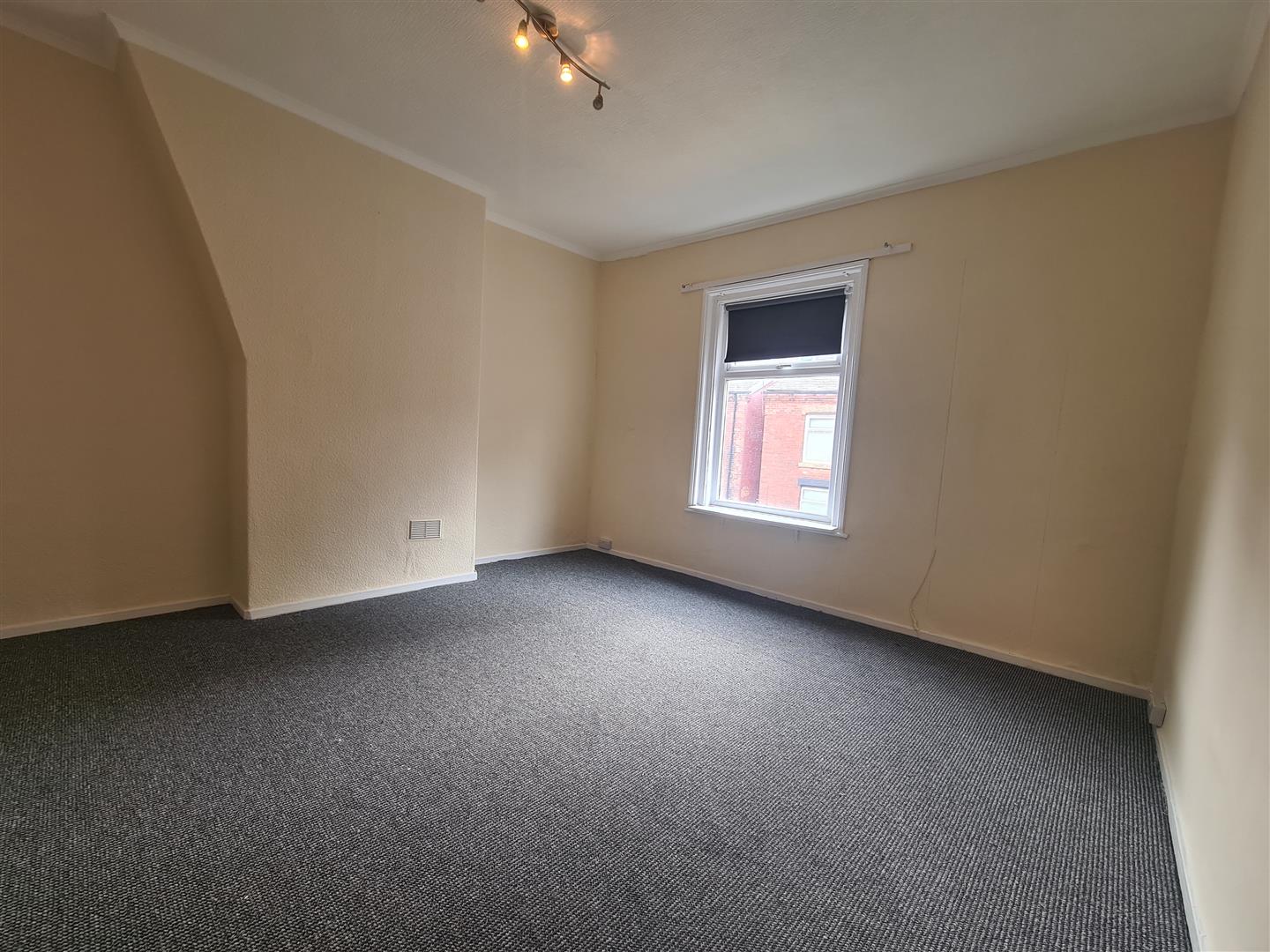 House Coalshaw Green Road in Chadderton