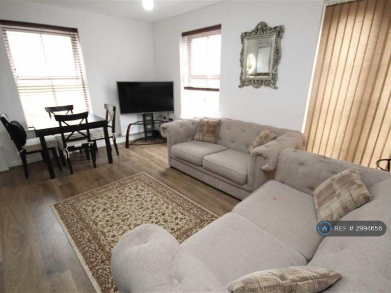 Flat Truscott Avenue in Blunsdon St Andrew