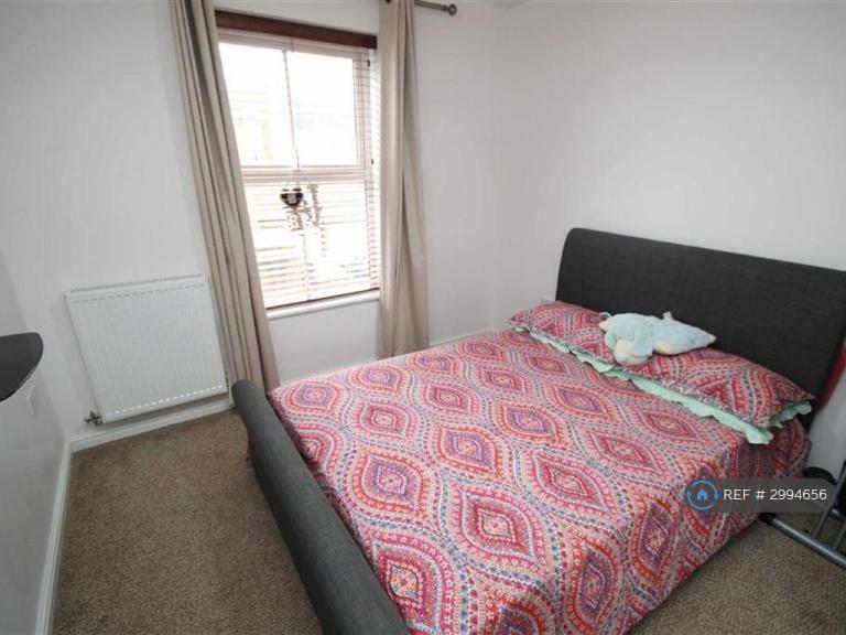 Flat Truscott Avenue in Blunsdon St Andrew