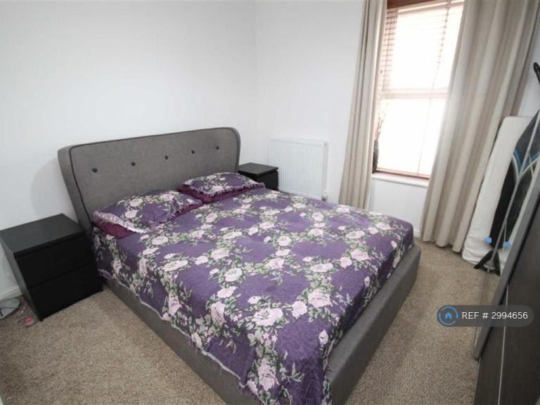 Flat Truscott Avenue in Blunsdon St Andrew