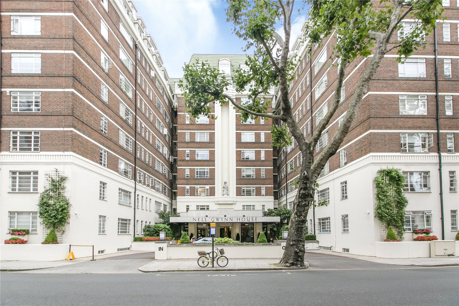 Flat Sloane Avenue in Greater London