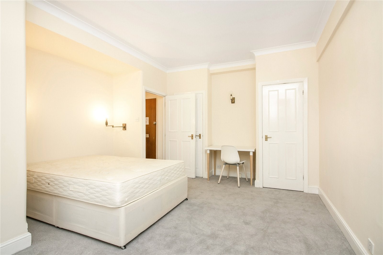 Flat Sloane Avenue in Greater London
