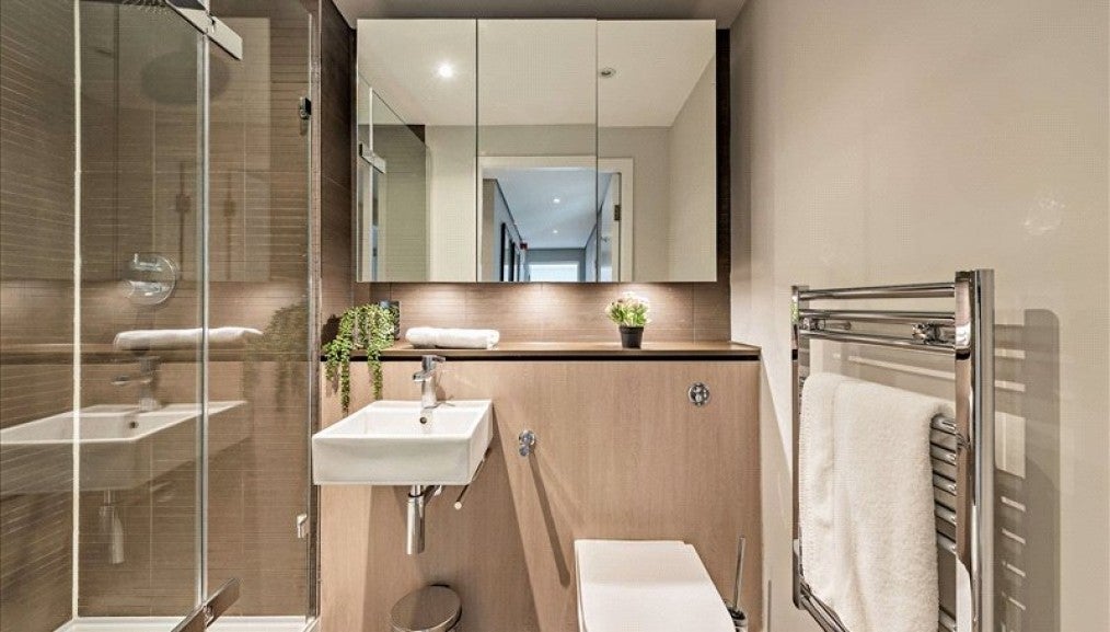 Flat Harbet Road in City of Westminster