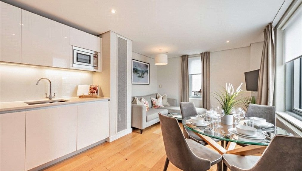 Flat Harbet Road in City of Westminster