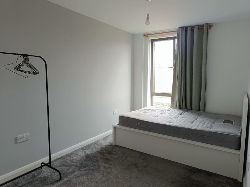 Flat Doyle Road in Greater London
