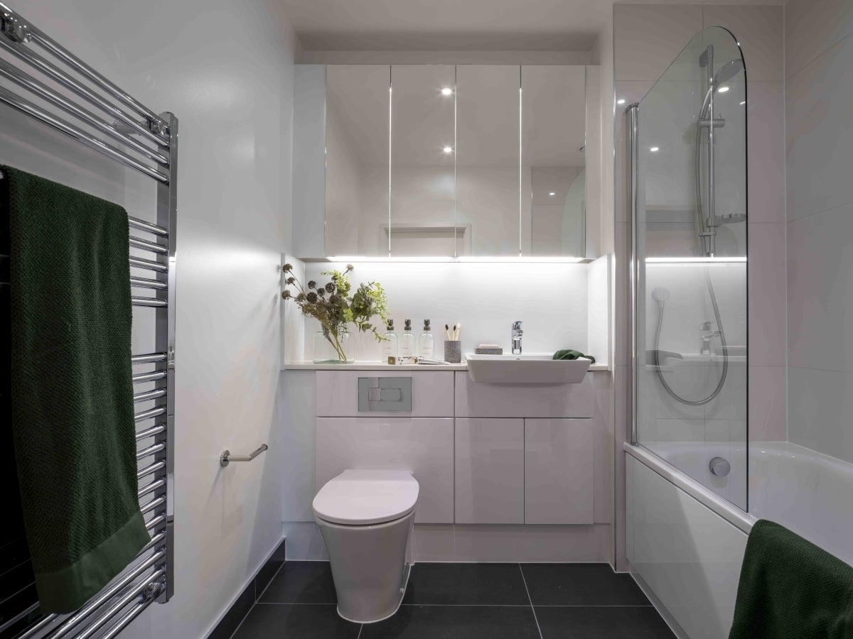 Flat New Lion Way in Greater London