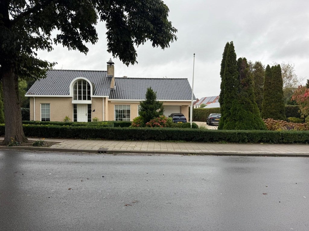 Huis Noordeinde 24 in Roelofarendsveen