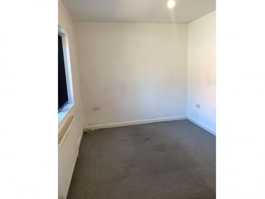 Flat Queen Eleanor Road in Far Cotton