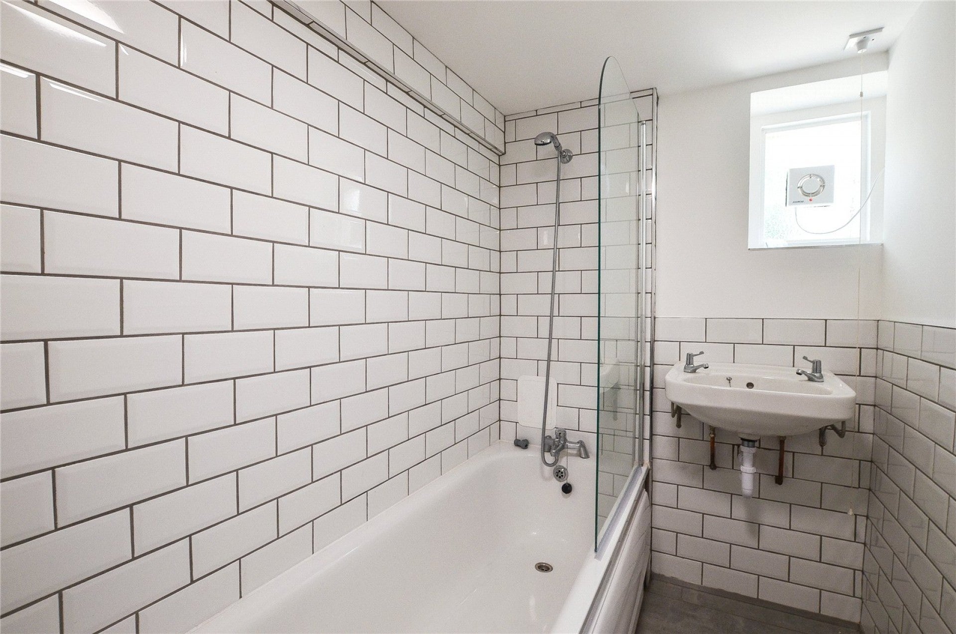 Room Middleton Road in Greater London