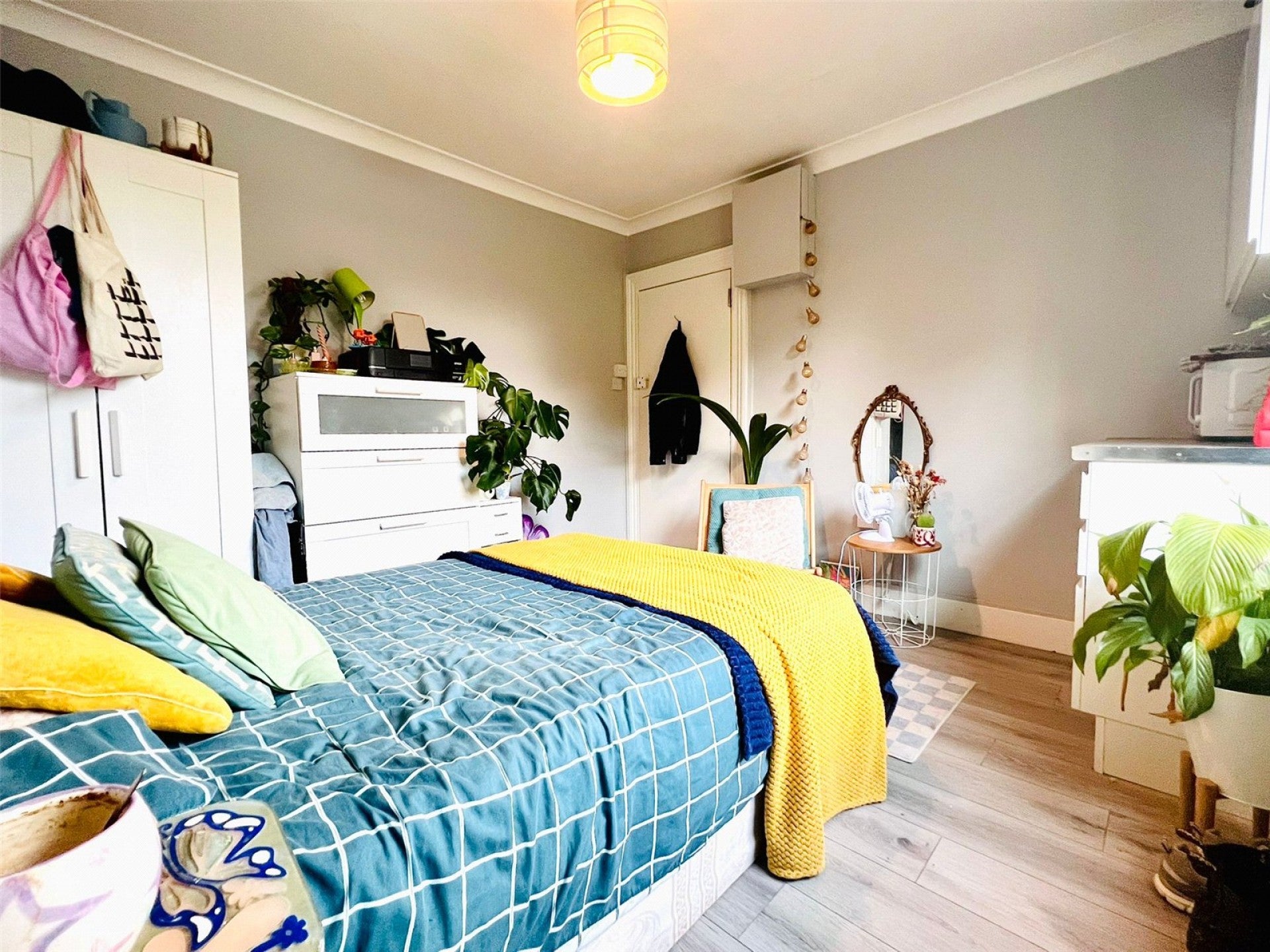 Room Middleton Road in Greater London