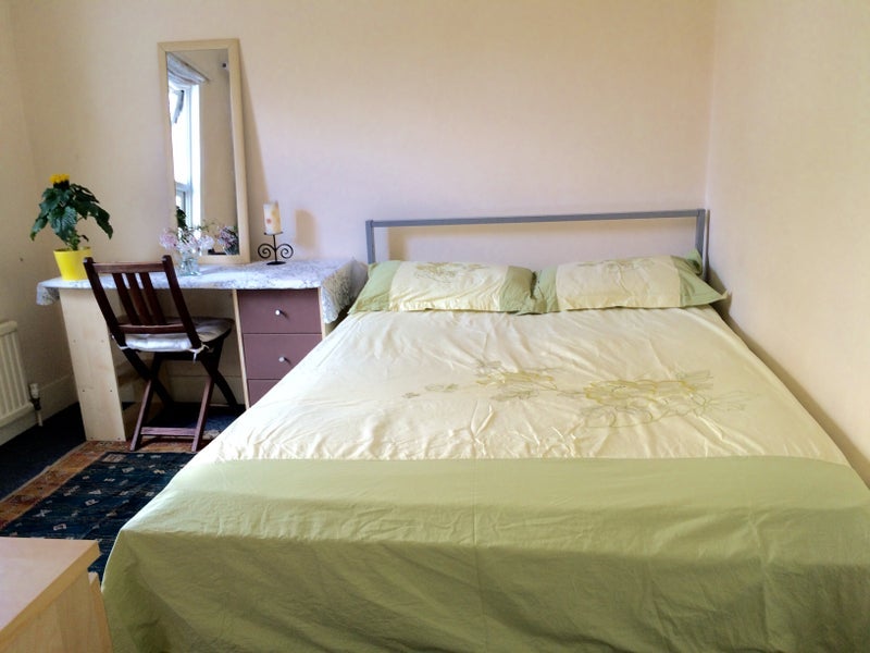 Room Curwen Avenue in Greater London