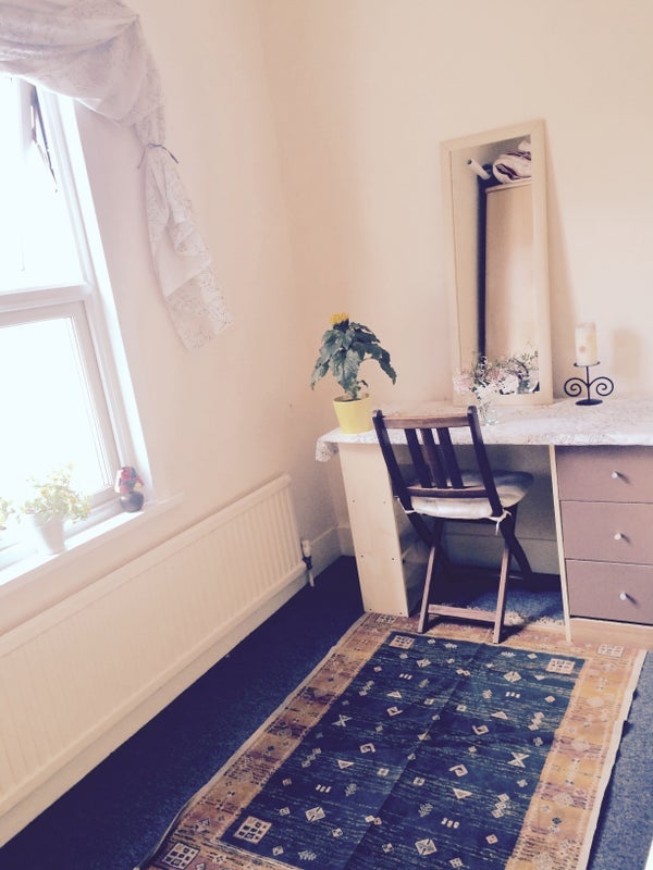Room Curwen Avenue in Greater London