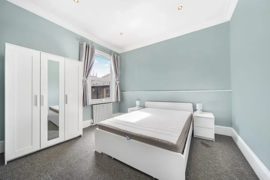 Flat Chevening Road in Greater London