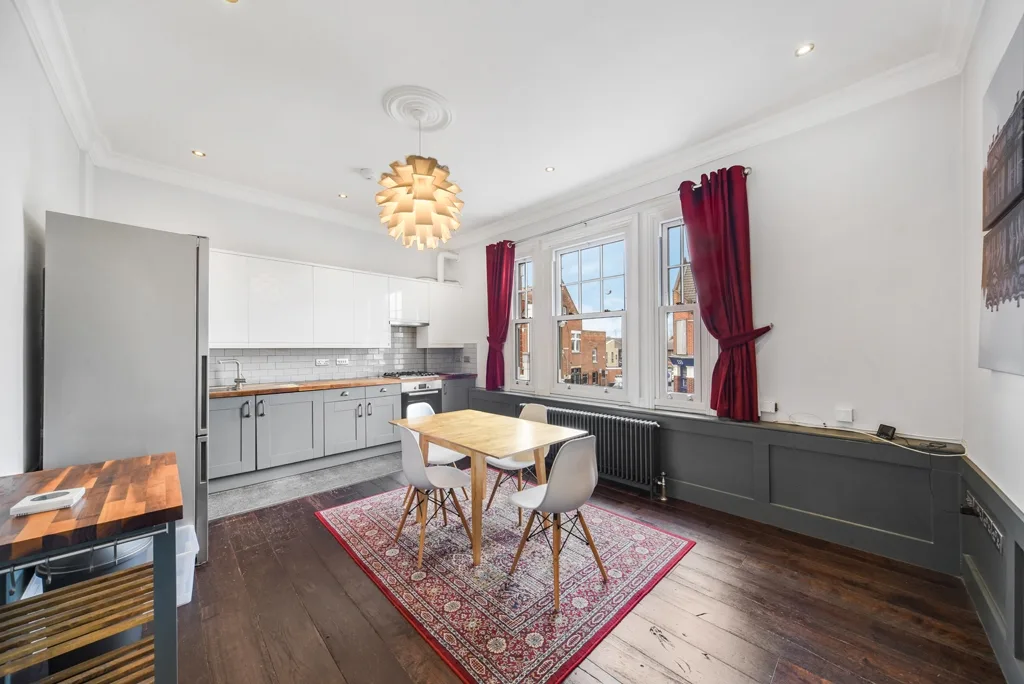 Flat Chevening Road in Greater London
