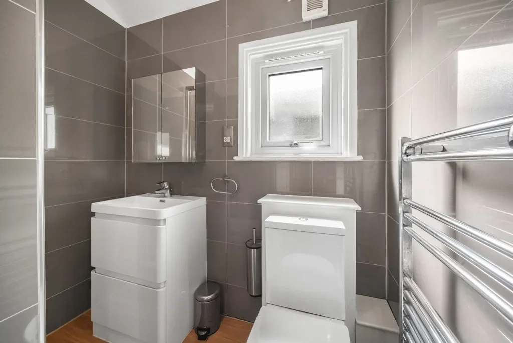 Flat Chevening Road in Greater London