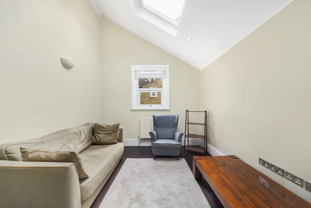 Flat Chevening Road in Greater London