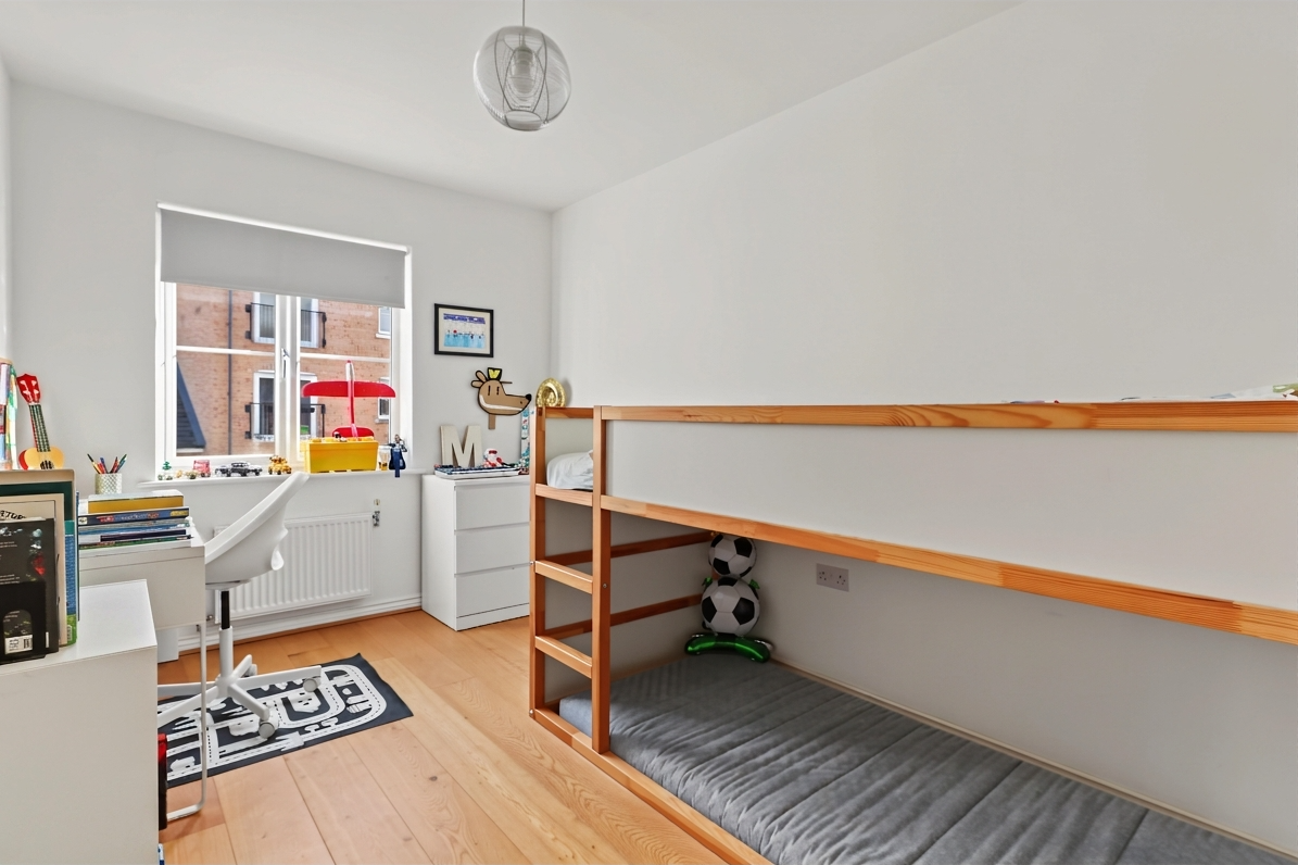Flat Lewis Mews in Greater London