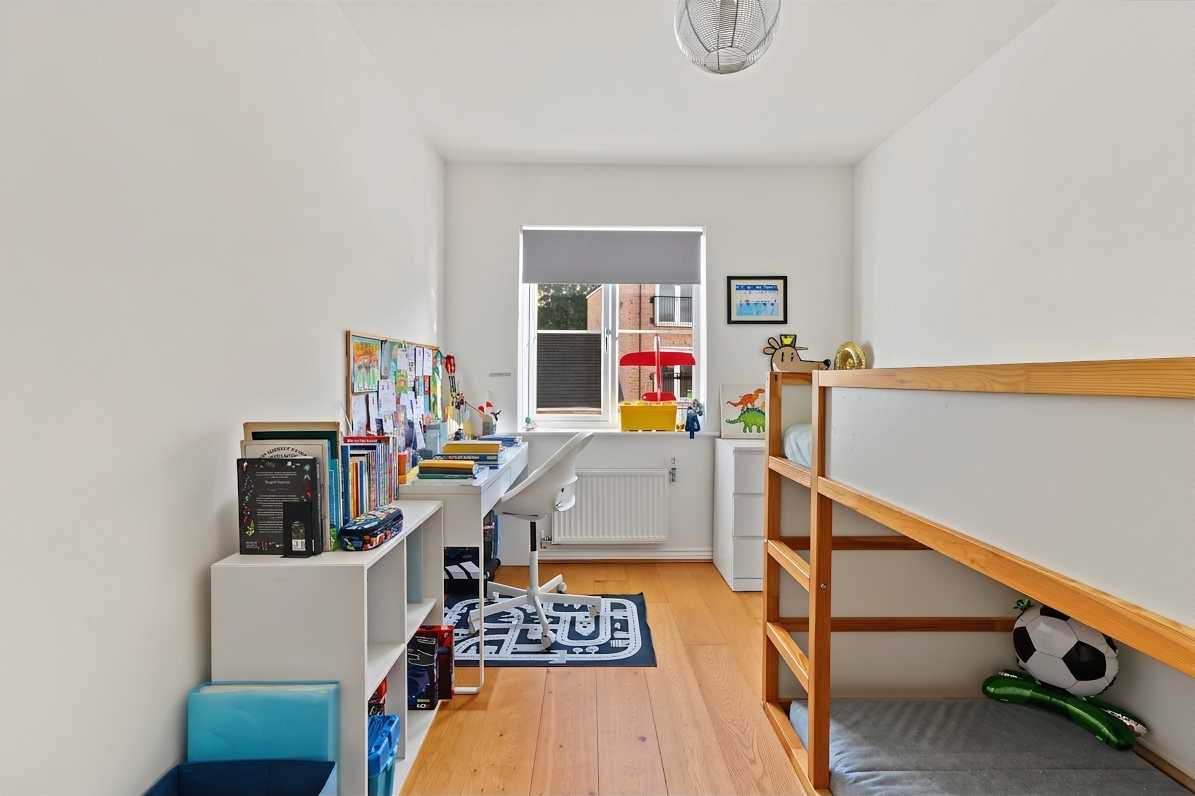 Flat Lewis Mews in Greater London