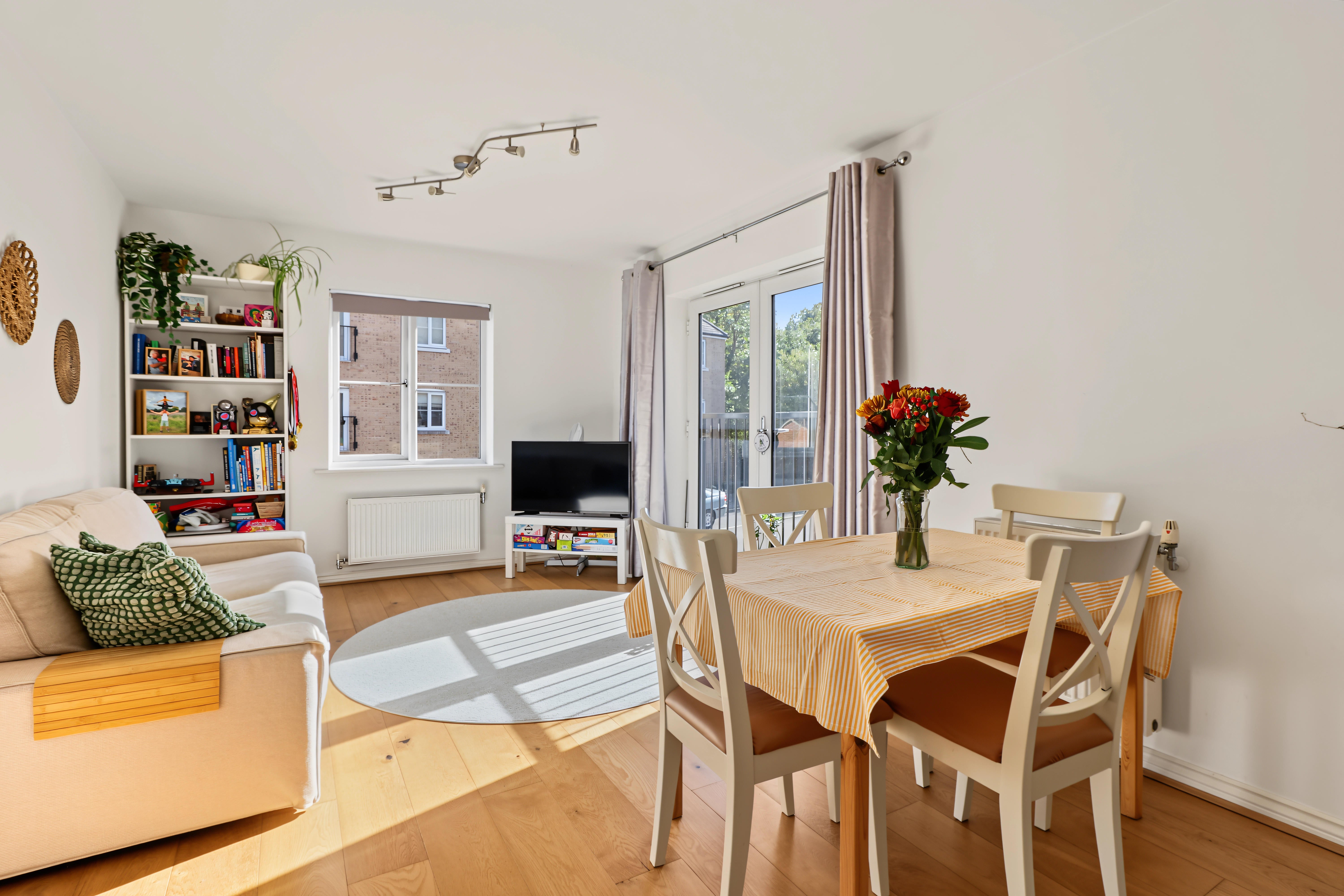 Flat Lewis Mews in Greater London