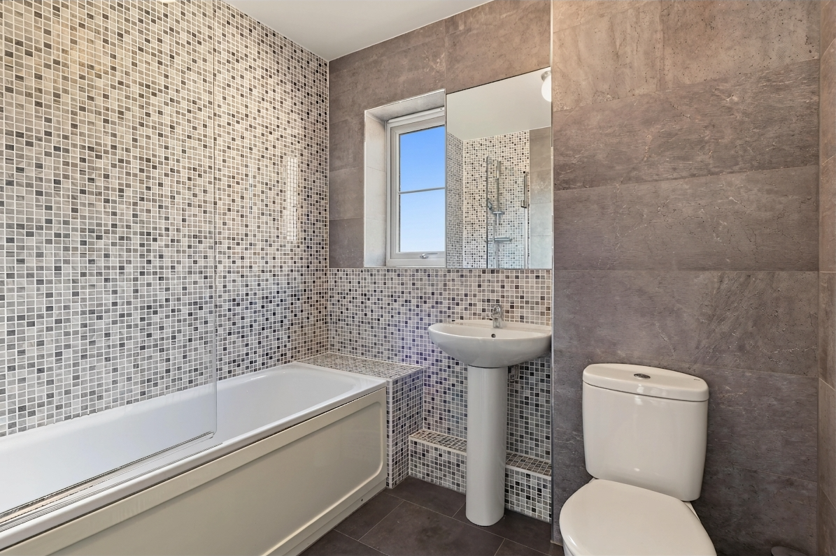 Flat Lewis Mews in Greater London